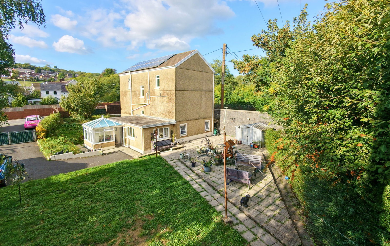 Detached House for sale in Llanelli, 1 Heol y Felin, Pontyberem, SA15, 1948 m²