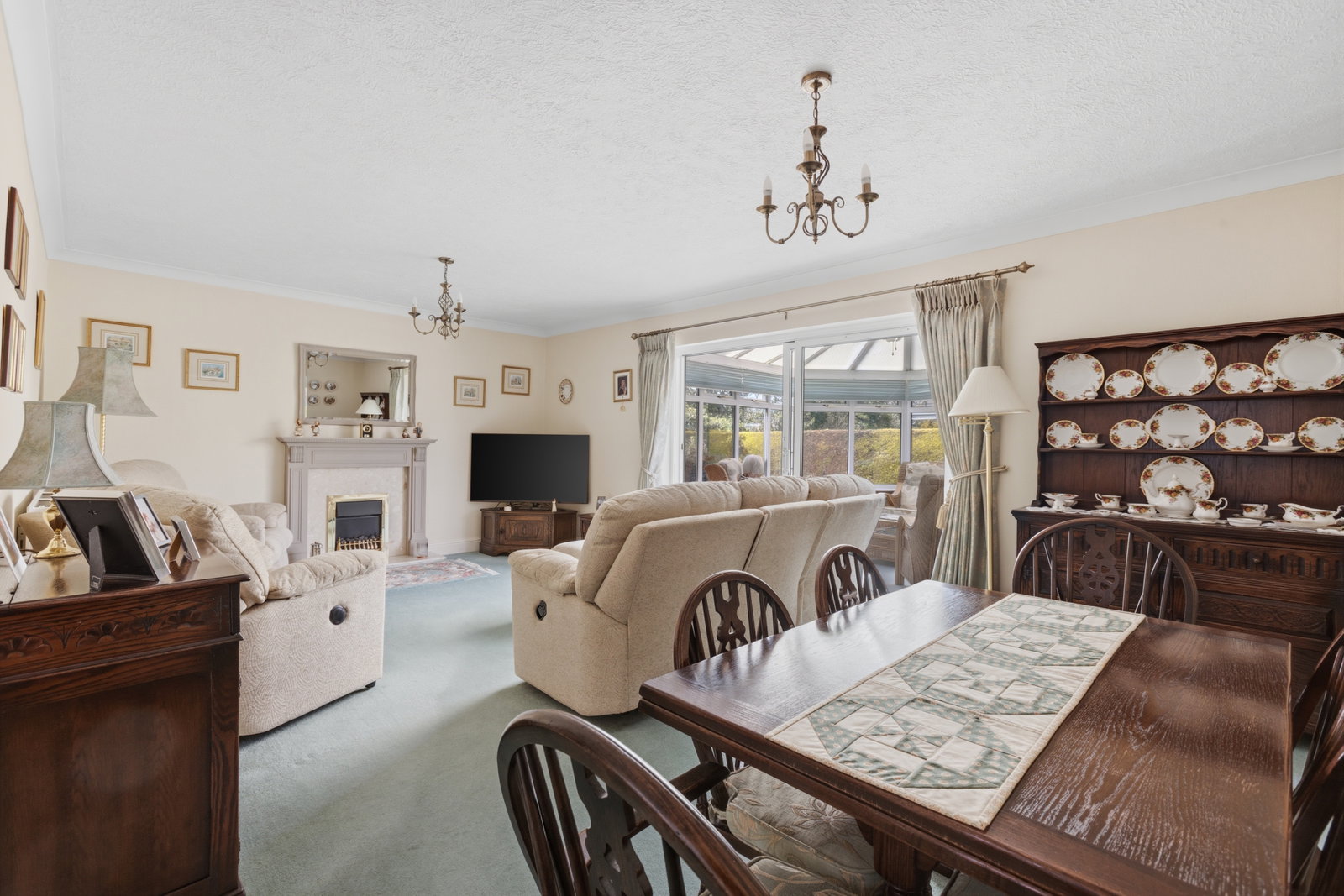 Bungalow in Newark
