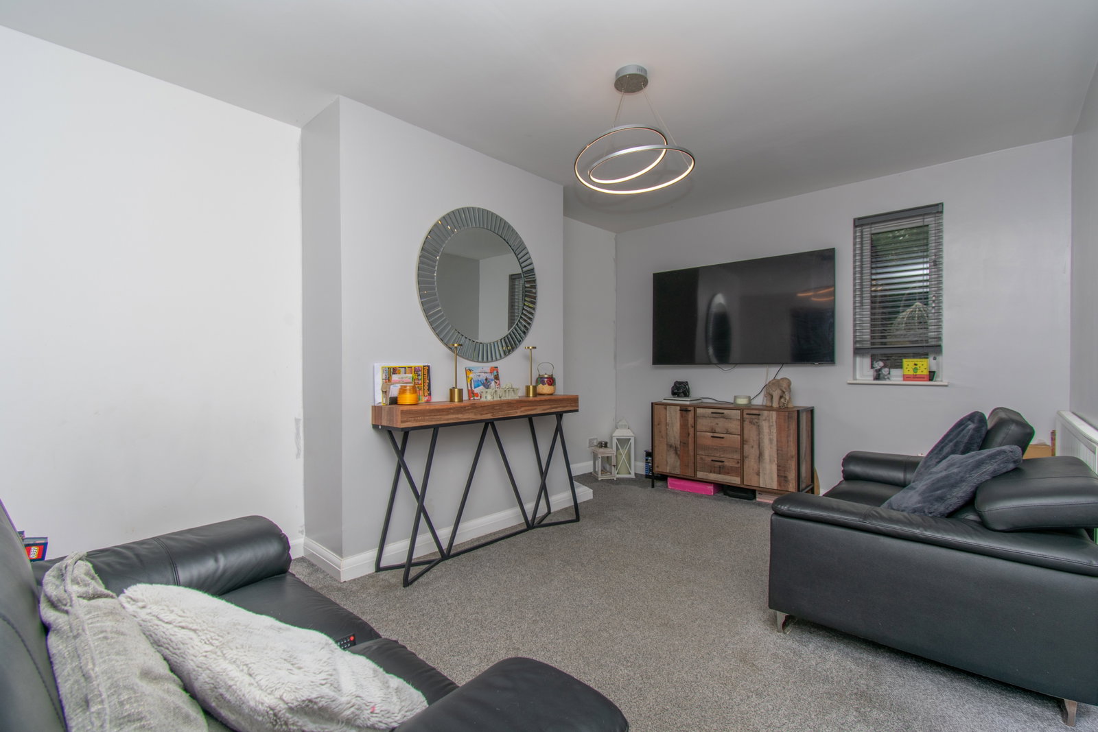 Semi Detached House in Leicester 3