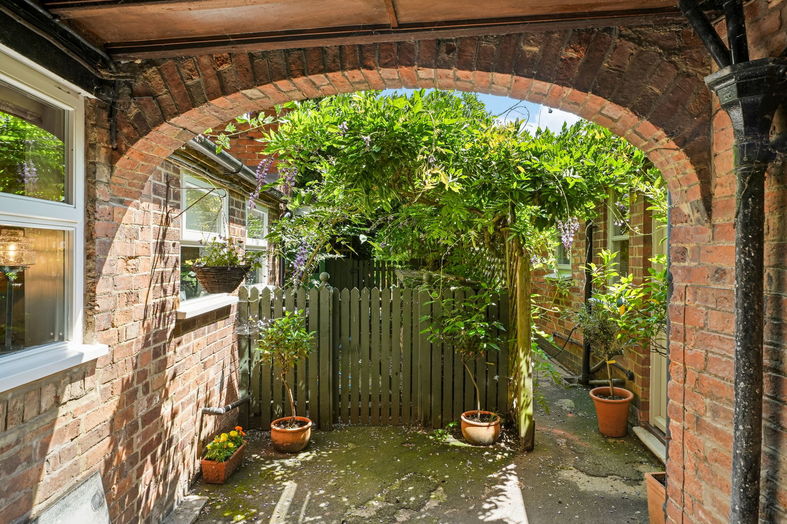 Semi Detached House for sale in Northampton, High Street, Welford, Northampton, NN6 6HT