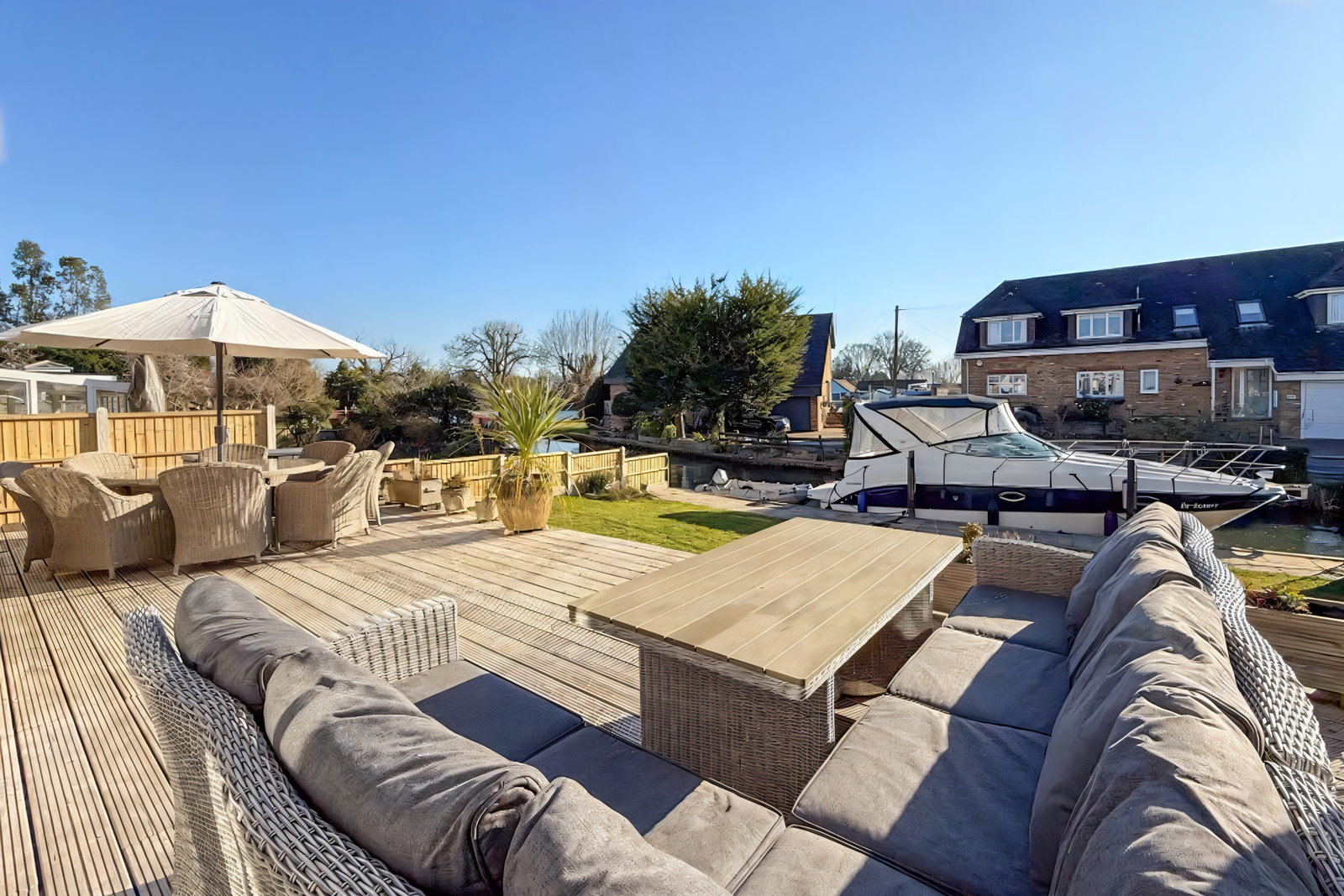 Detached House in Staines-upon-thames