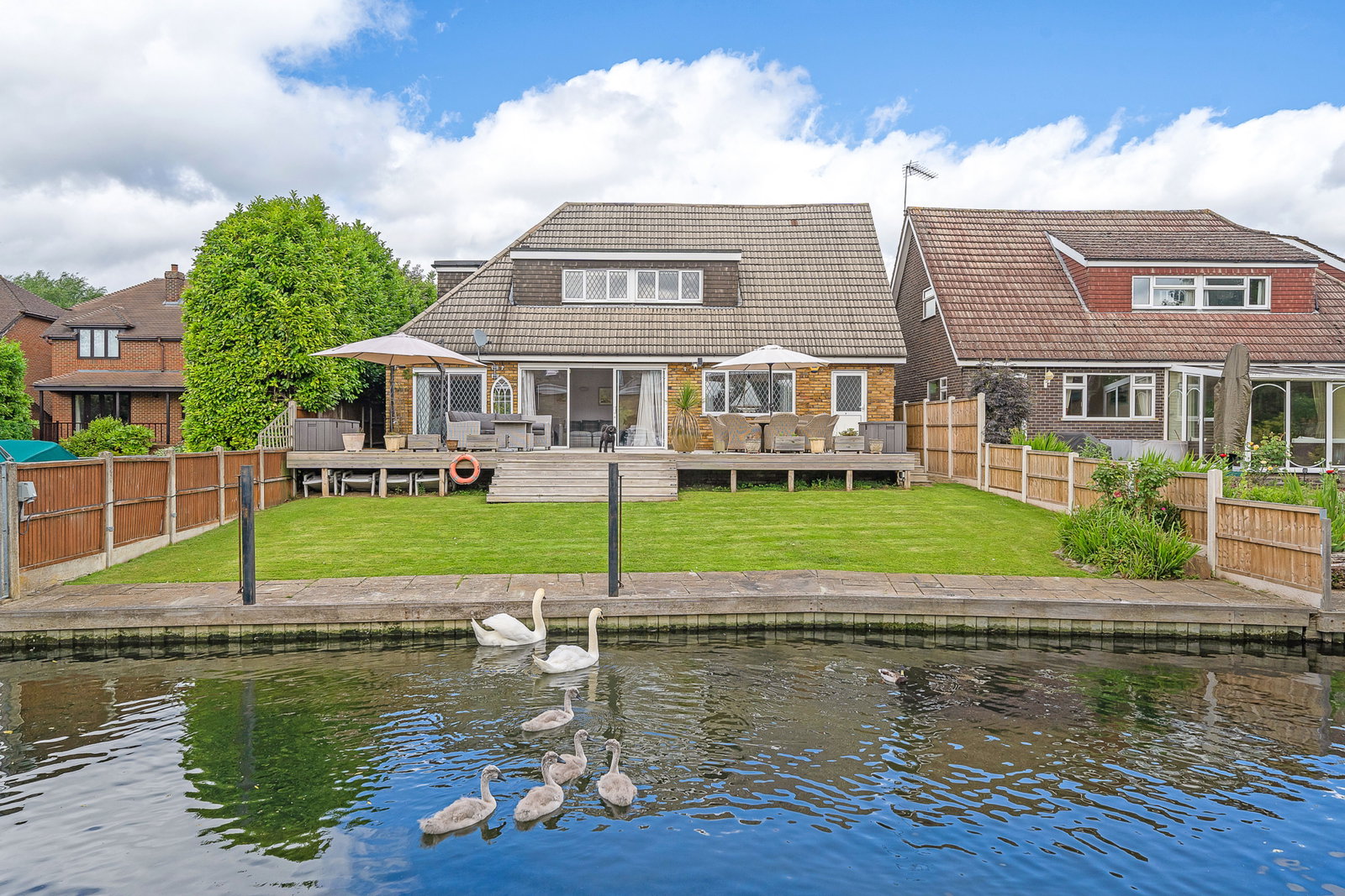 Detached House in Staines-upon-thames