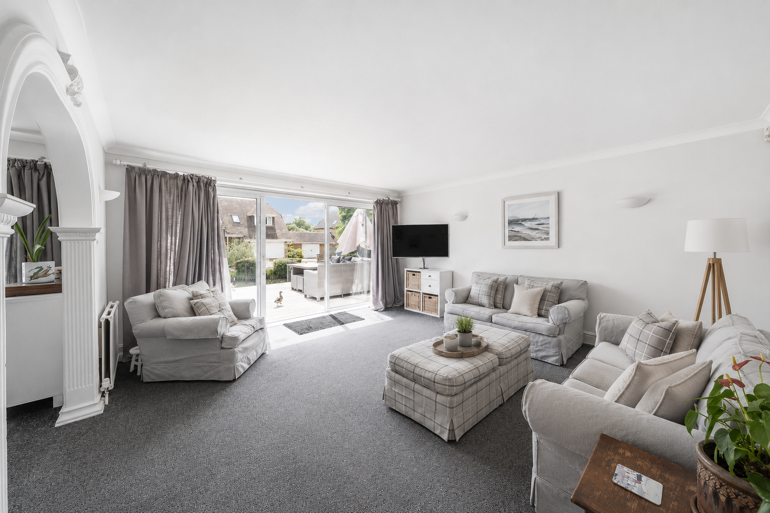 Detached House in Staines-upon-thames
