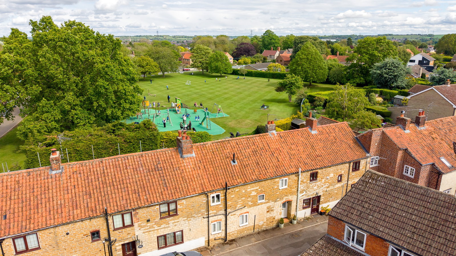 Cottage for sale in Grantham, Mill Row, just off Casthorpe Road in Barrowby, Grantham, 971 m²