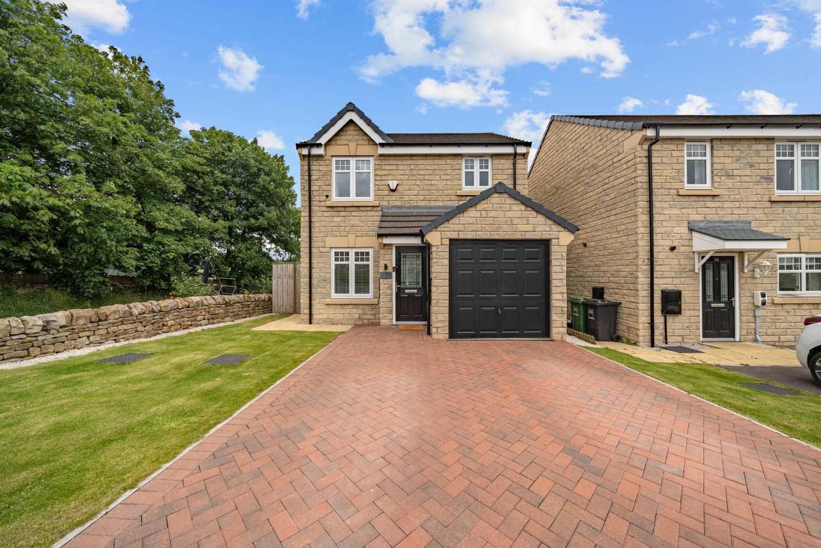 Detached House in Huddersfield