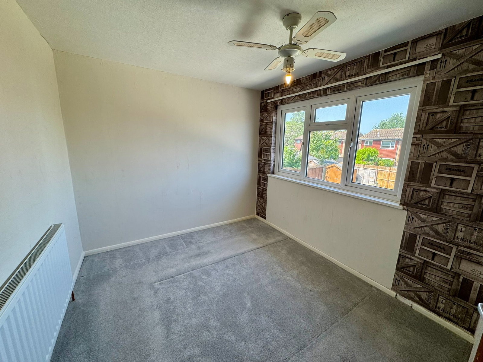 Semi Detached House in Ashford
