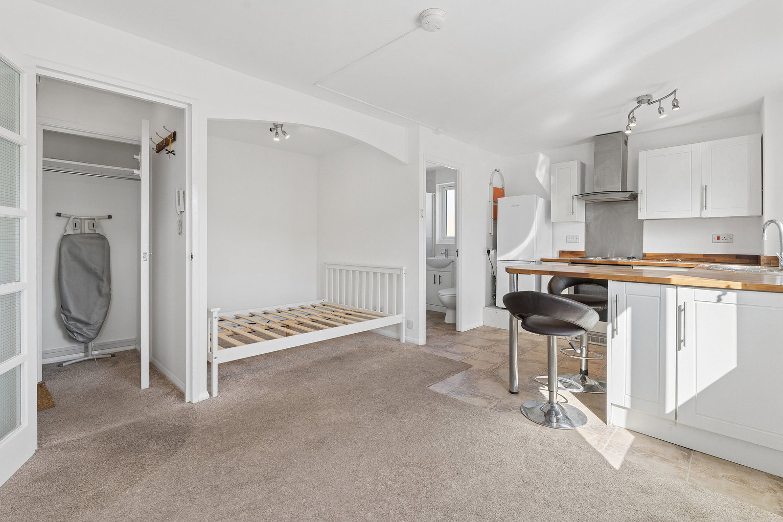 Studio for sale in London, Verona Ct, Myers Lane, New Cross, SE14