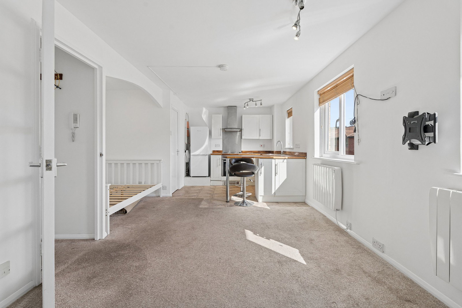 Studio for sale in London, Verona Ct, Myers Lane, New Cross, SE14