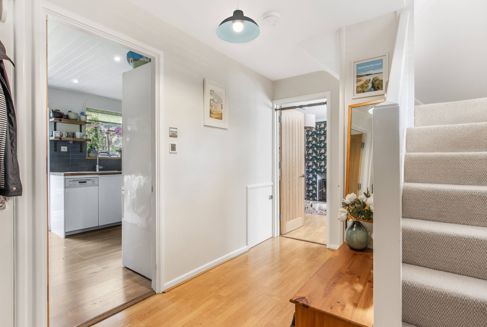 End Of Terrace House for sale in London, Moat Crescent, London N3