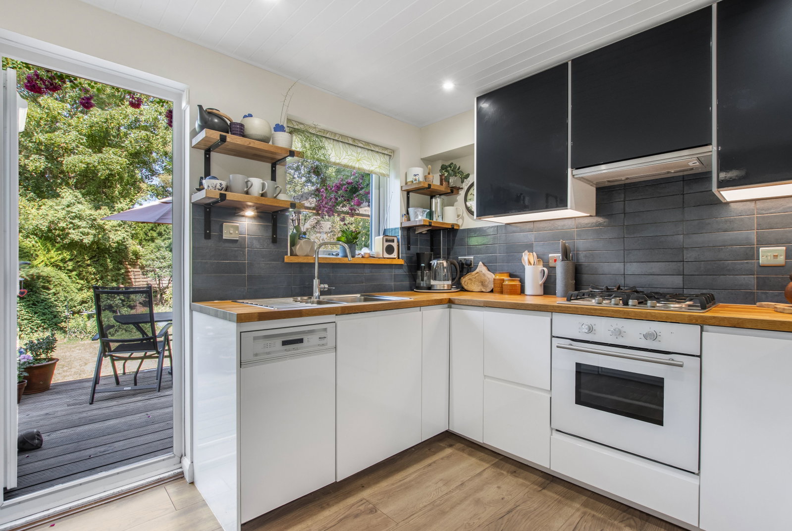 End Of Terrace House for sale in London, Moat Crescent, London N3