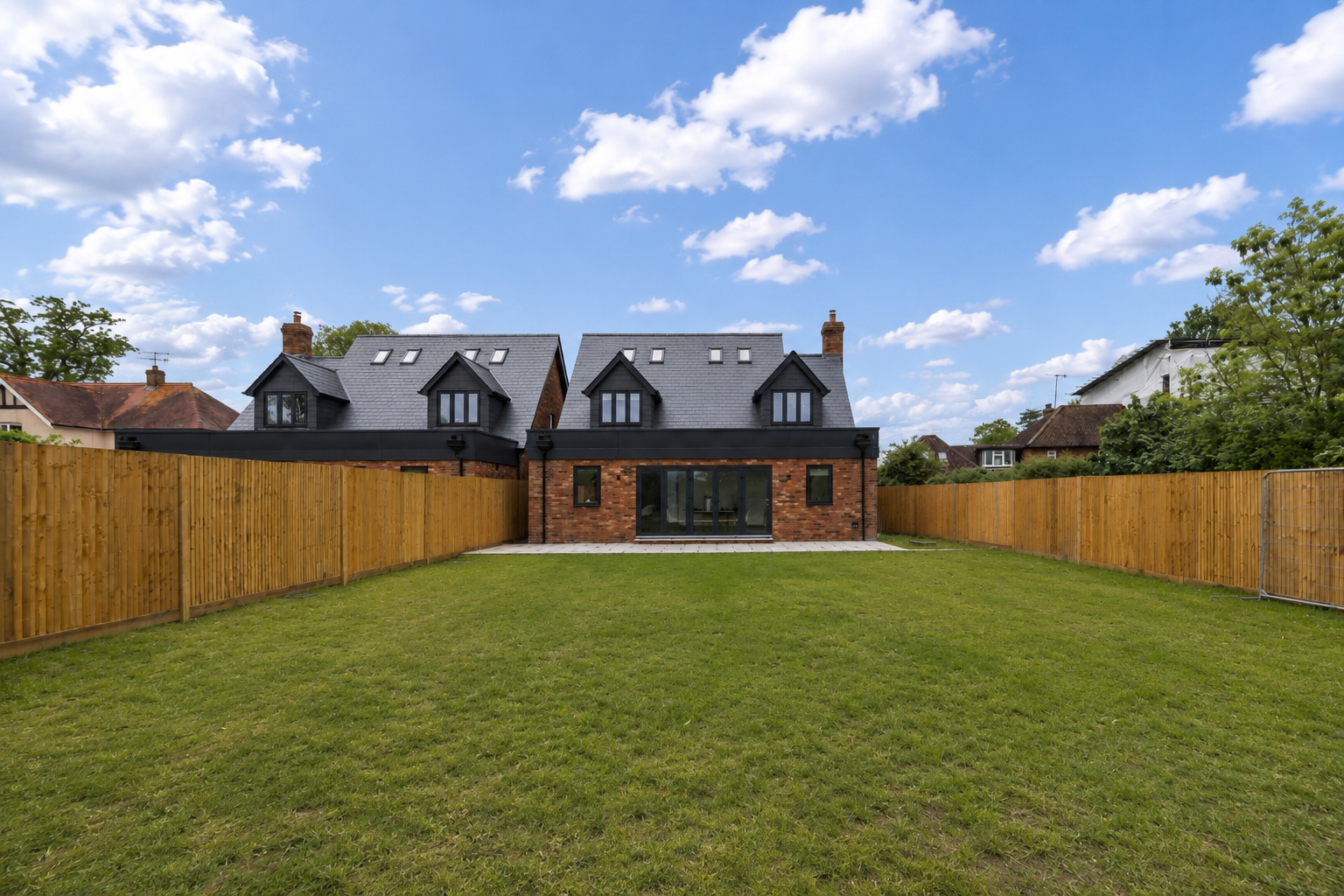 Detached House in Lingfield