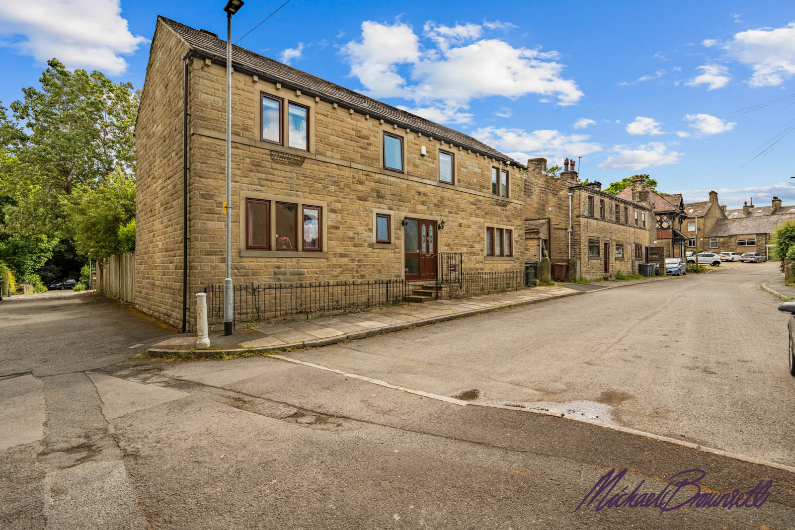 Detached House for sale in Bradford, Broadfolds, Clayton, Bradford, BD14 6AQ, 1711 m²