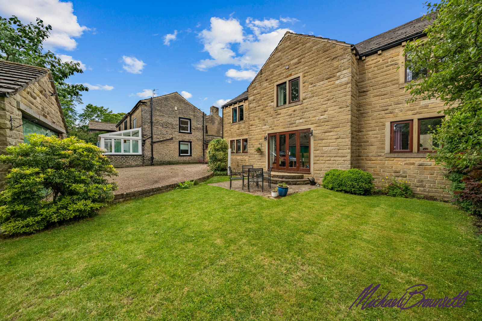 Detached House for sale in Bradford, Broadfolds, Clayton, Bradford, BD14 6AQ, 1711 m²