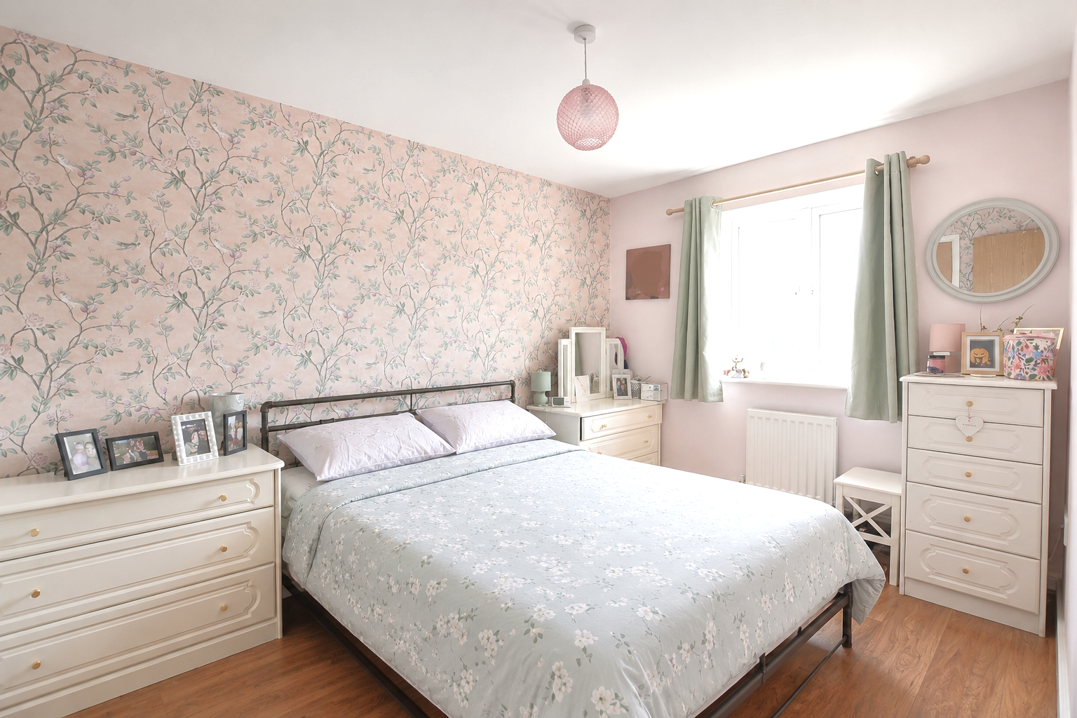 Semi Detached House in Gloucester