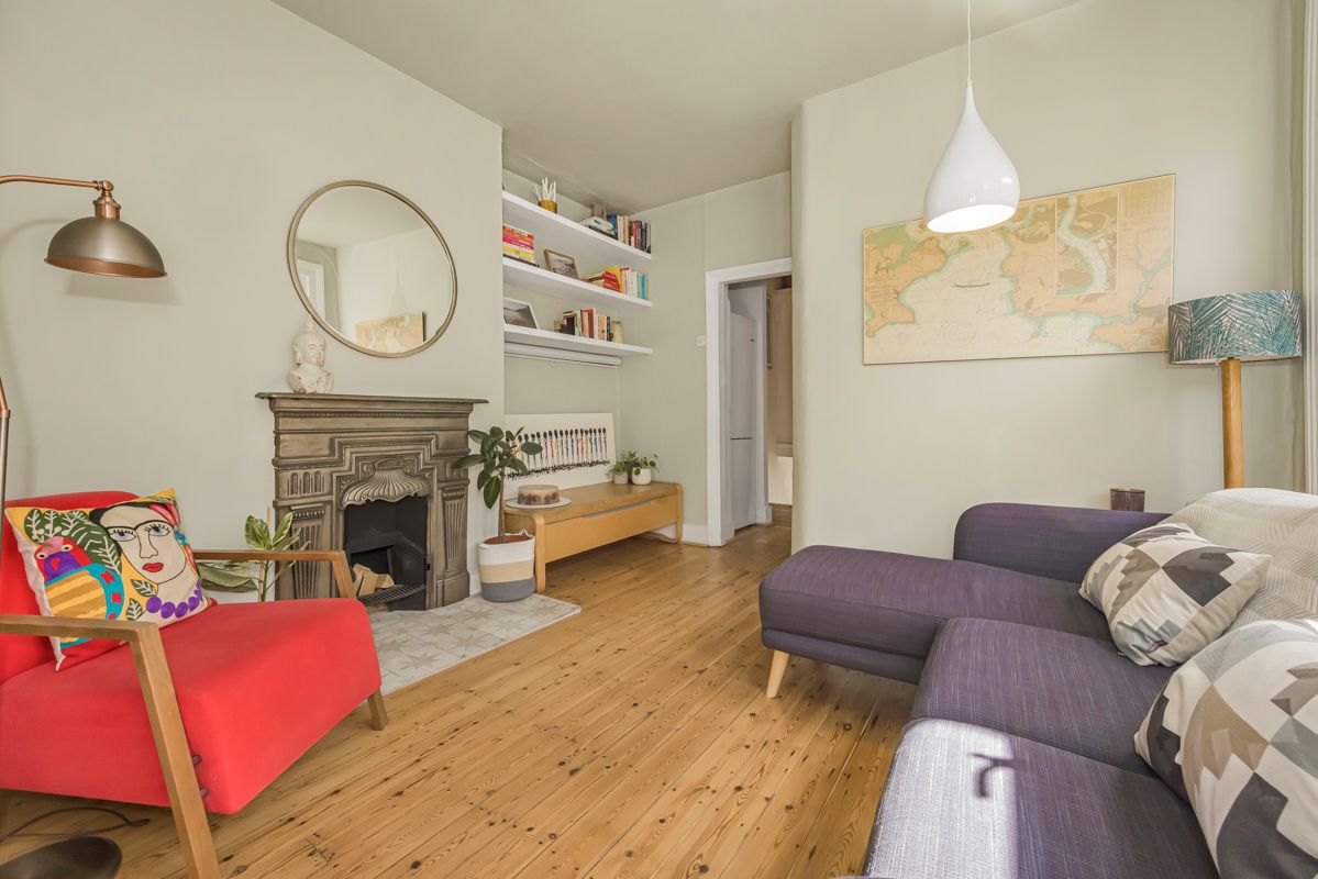 Maisonette for sale in London, Newport Road, Leyton, E10, 793 m²
