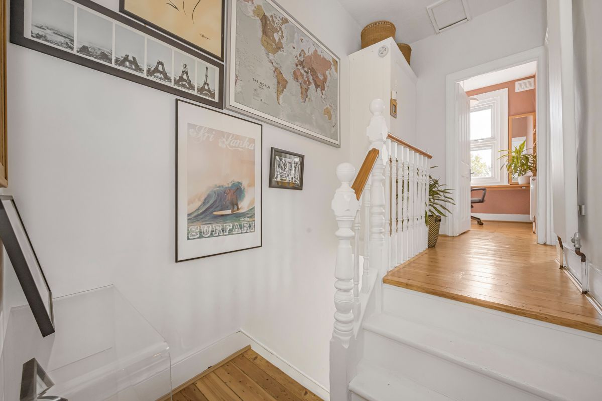 Maisonette for sale in London, Newport Road, Leyton, E10, 793 m²