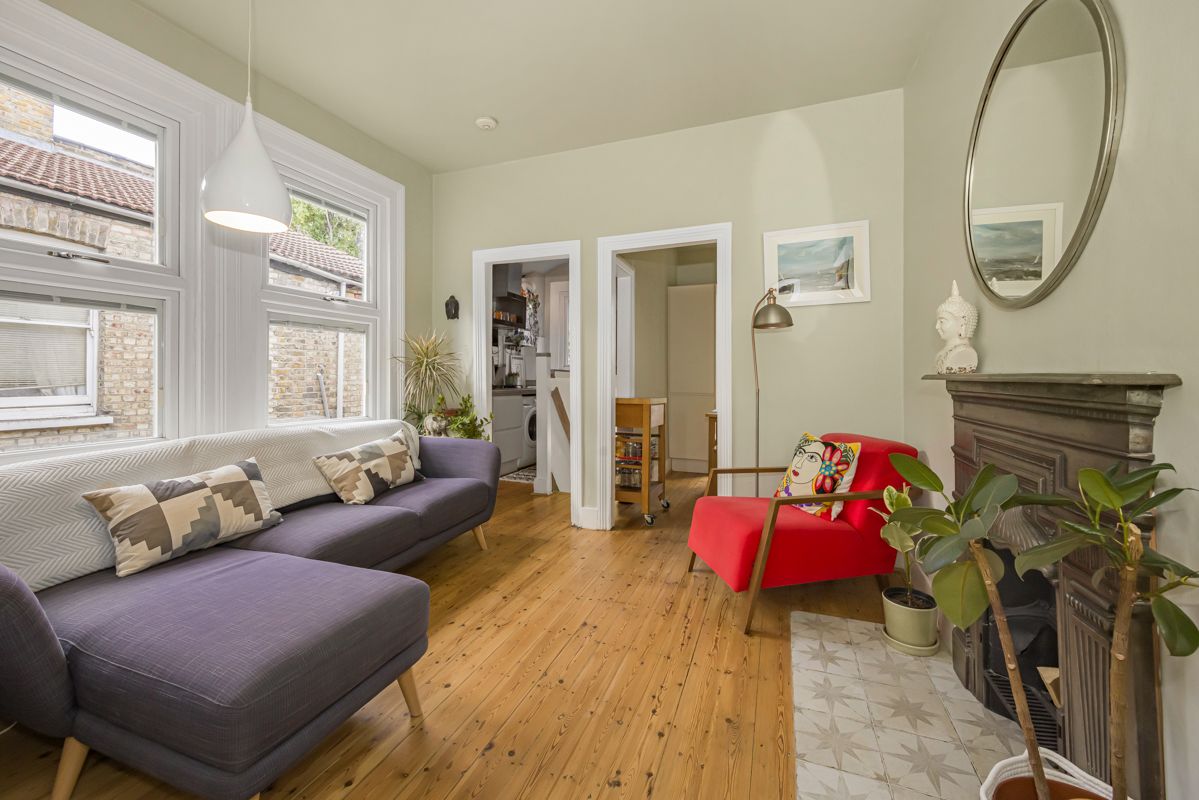 Maisonette for sale in London, Newport Road, Leyton, E10, 793 m²