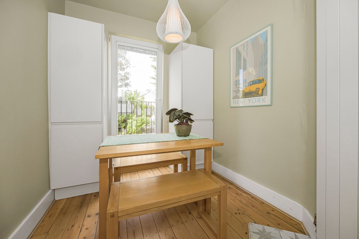 Maisonette for sale in London, Newport Road, Leyton, E10, 793 m²
