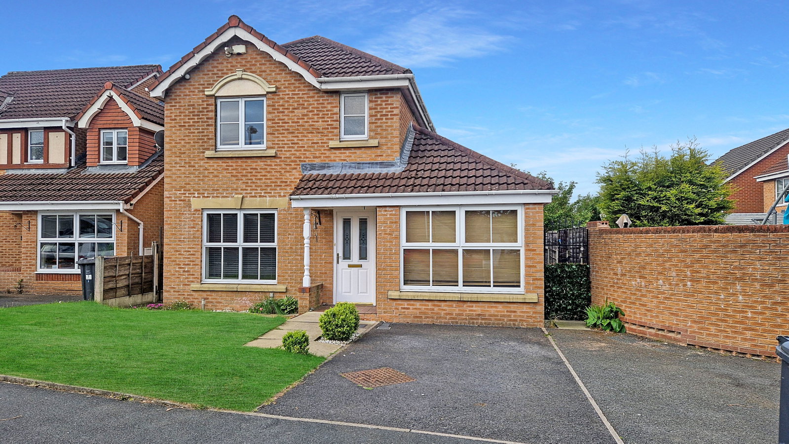 Detached House for sale in Manchester, Glenwood Close, Radcliffe M26 1UD