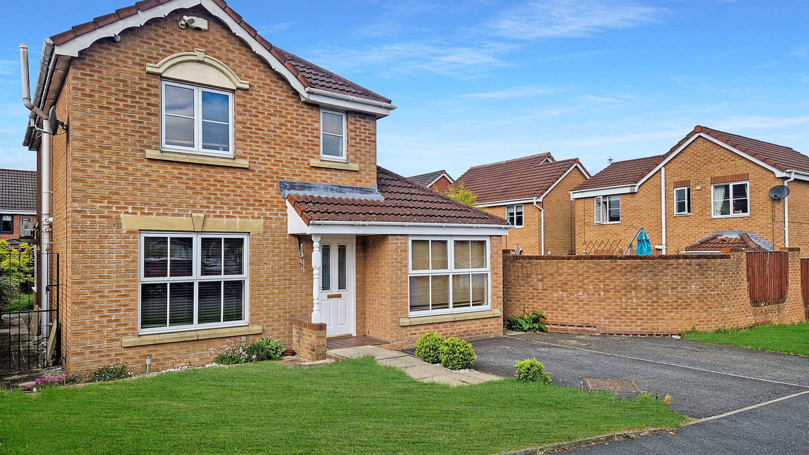 Detached House for sale in Manchester, Glenwood Close, Radcliffe M26 1UD