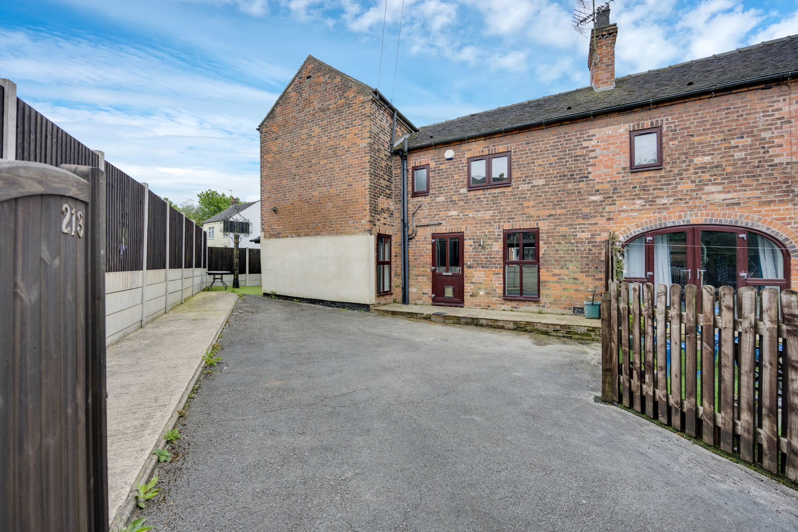 Semi Detached House in Stoke-on-trent