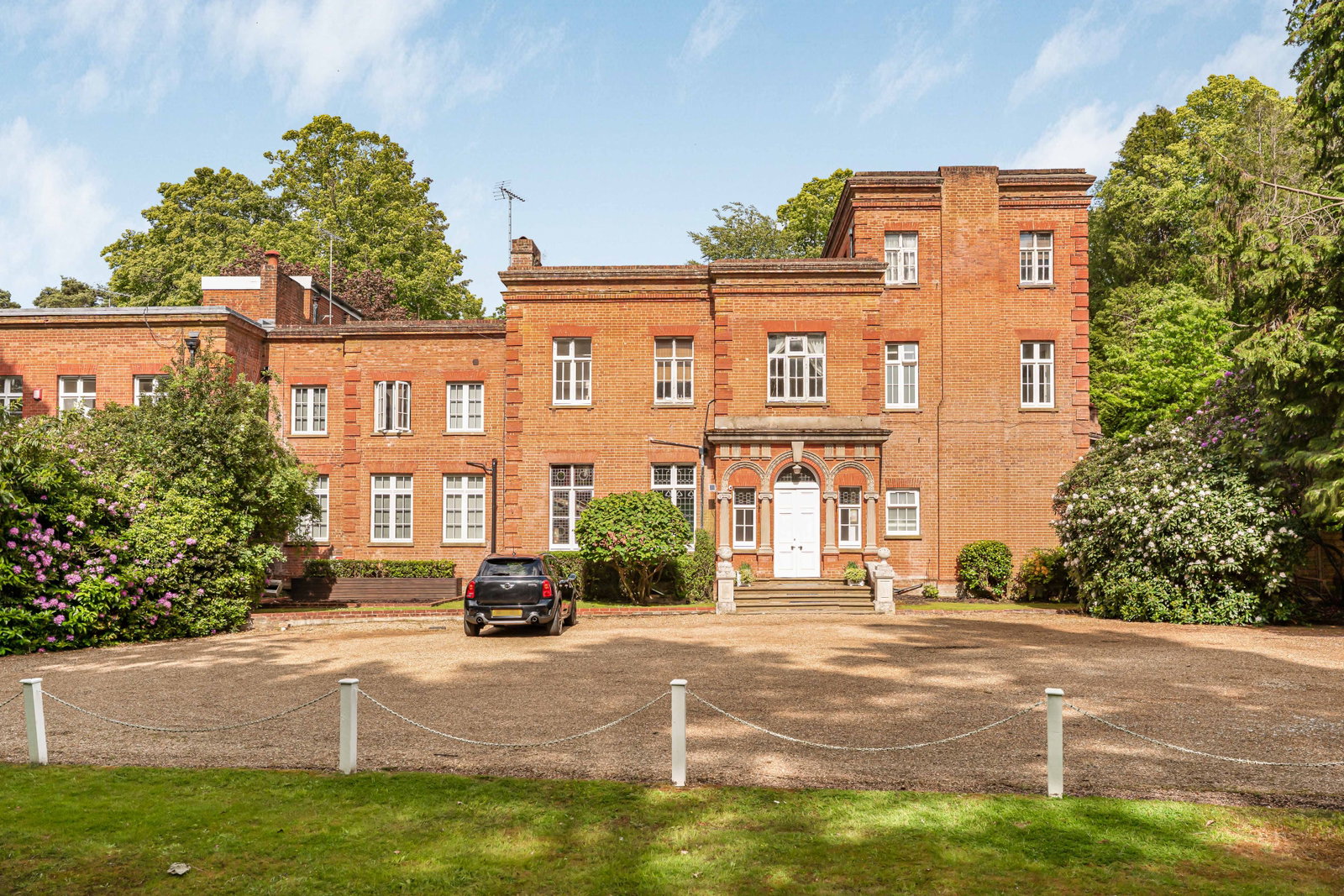 Apartment in Windlesham