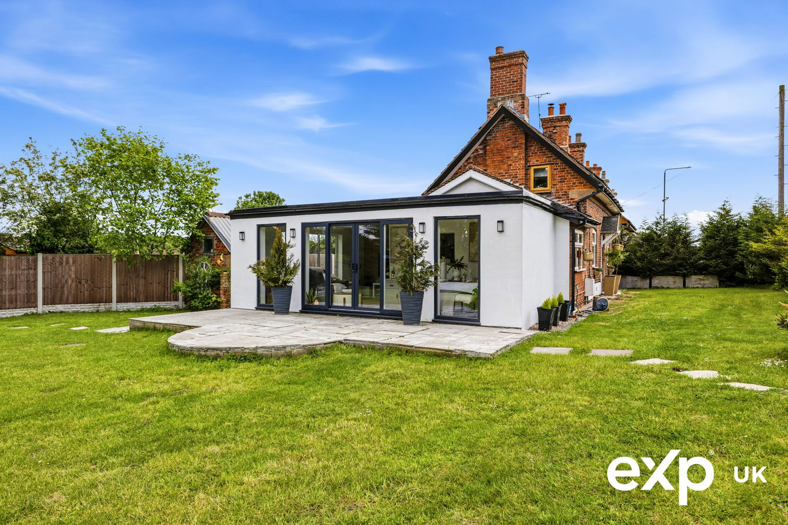 Bungalow in Newark