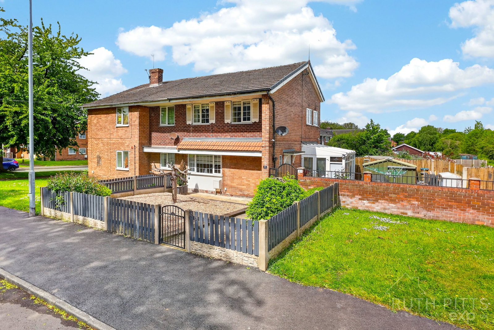 Semi Detached House in Castleford