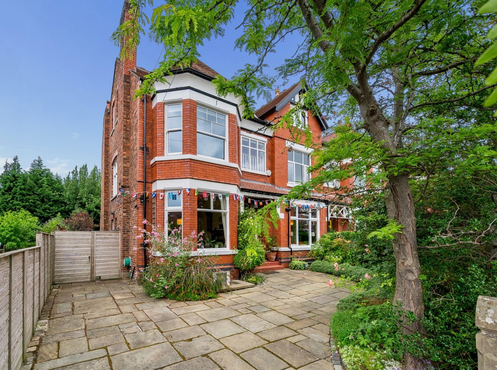 Semi Detached House in Manchester