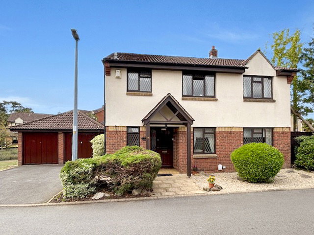 Detached House for sale in Chippenham, Hazel Copse, Chippenham