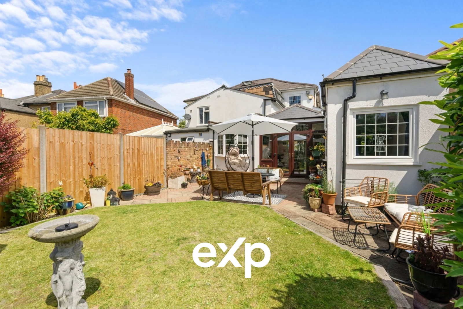 Semi Detached House for sale in Feltham, New Road, Bedfont - TW14, 1665 m²