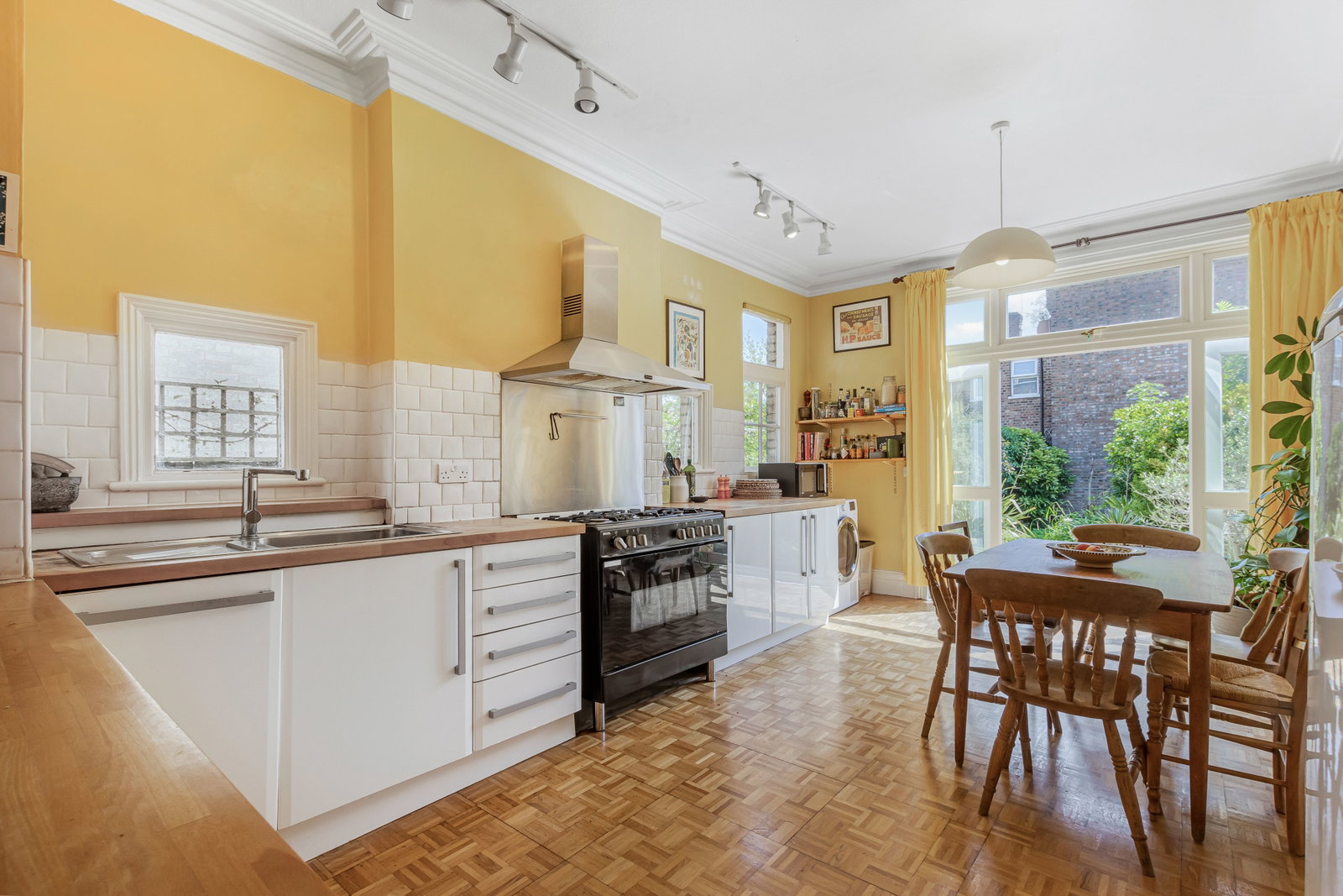 Terraced House for sale in London, Park Avenue North, N8