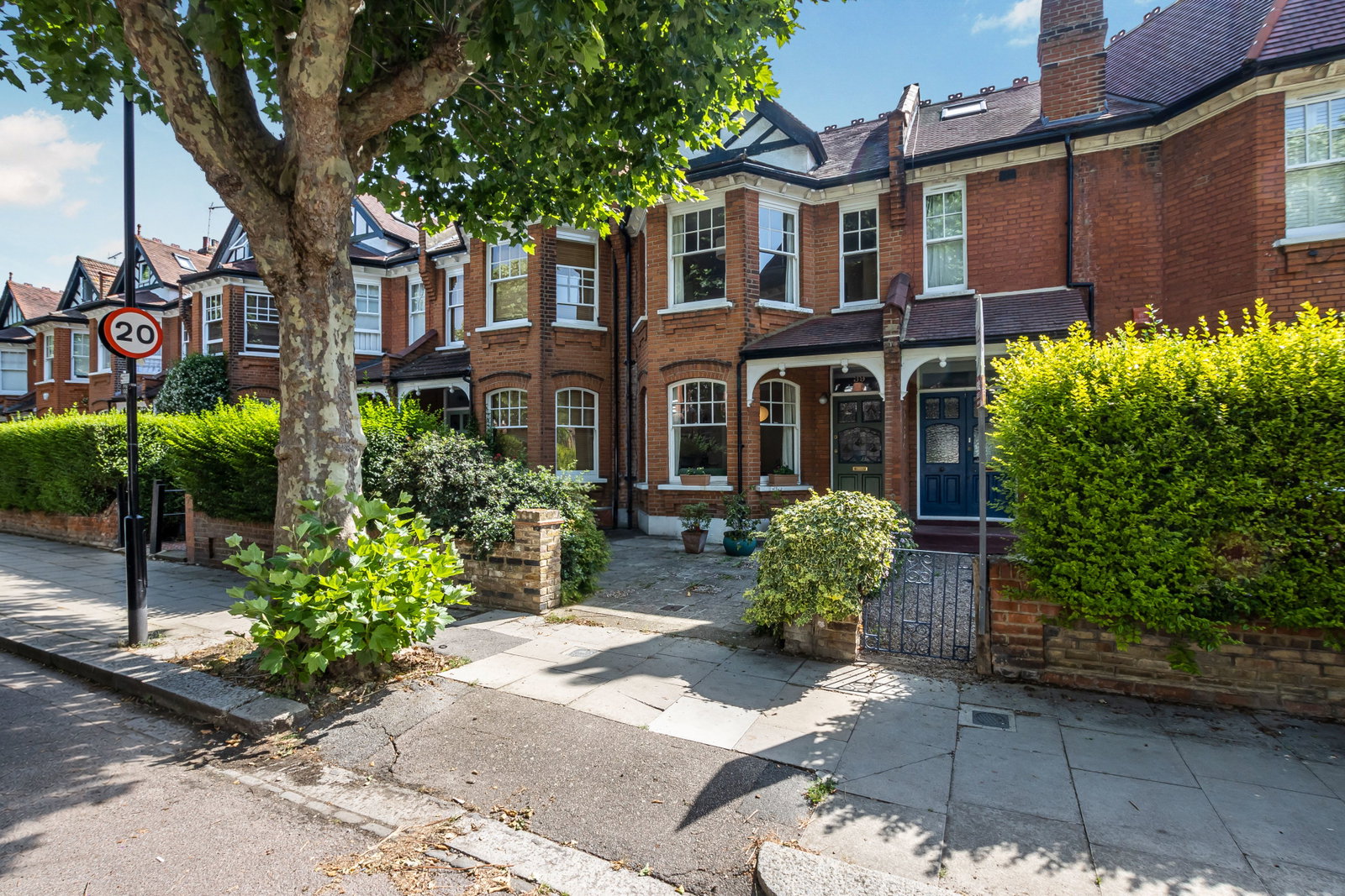 Terraced House for sale in London, Park Avenue North, N8