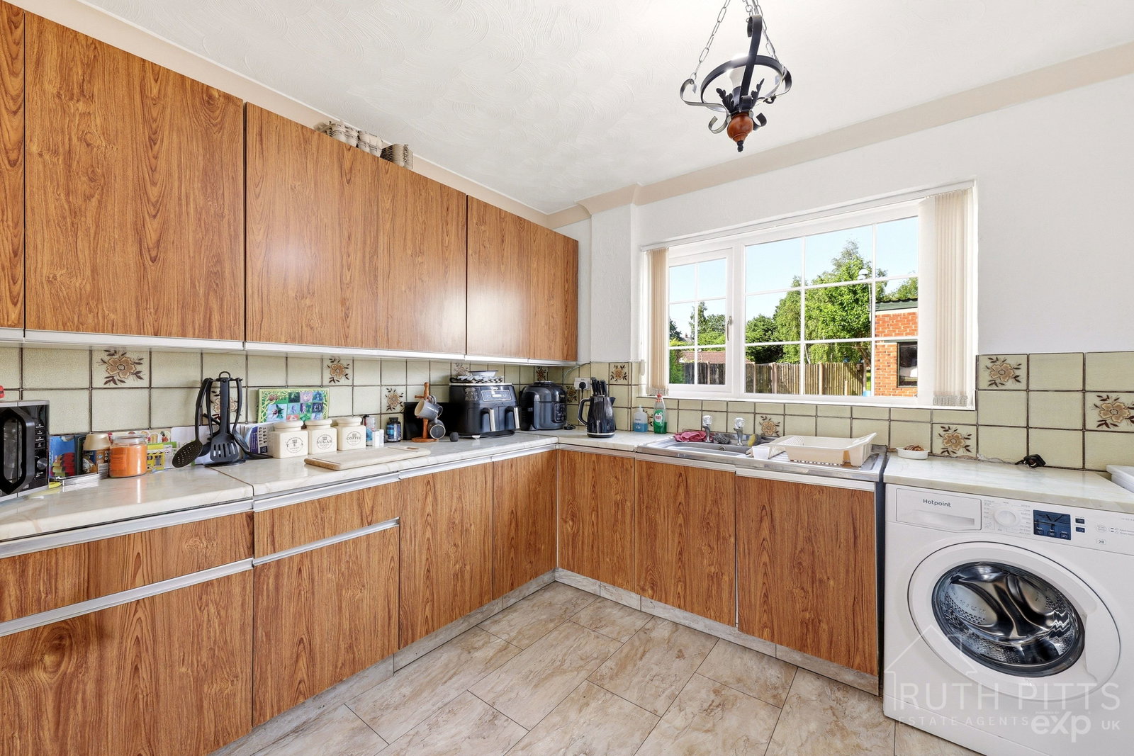 Semi Detached House in Pontefract 3