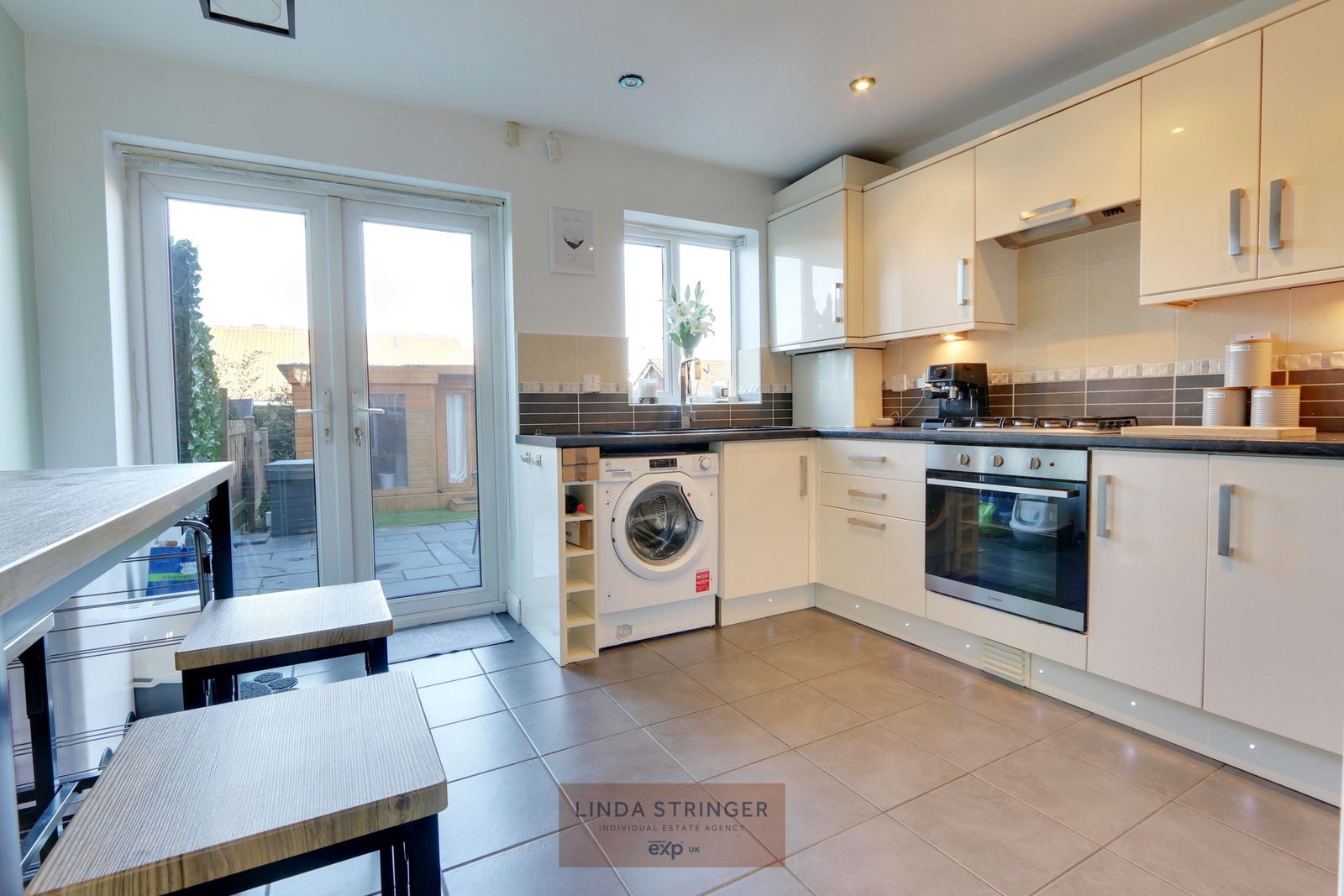 End Of Terrace House for sale in Rotherham, Falconer Way, Treeton, 635 m²