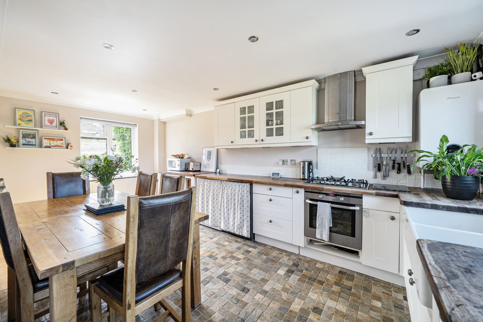 Detached House in Cheltenham 4