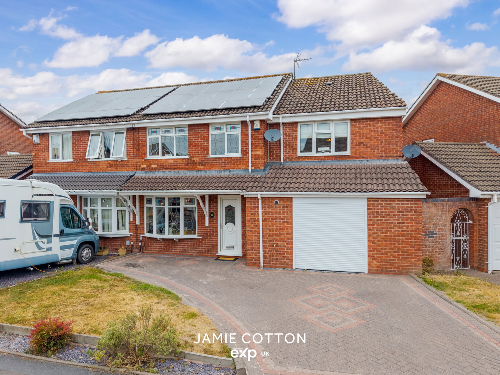 Semi Detached House in Tipton