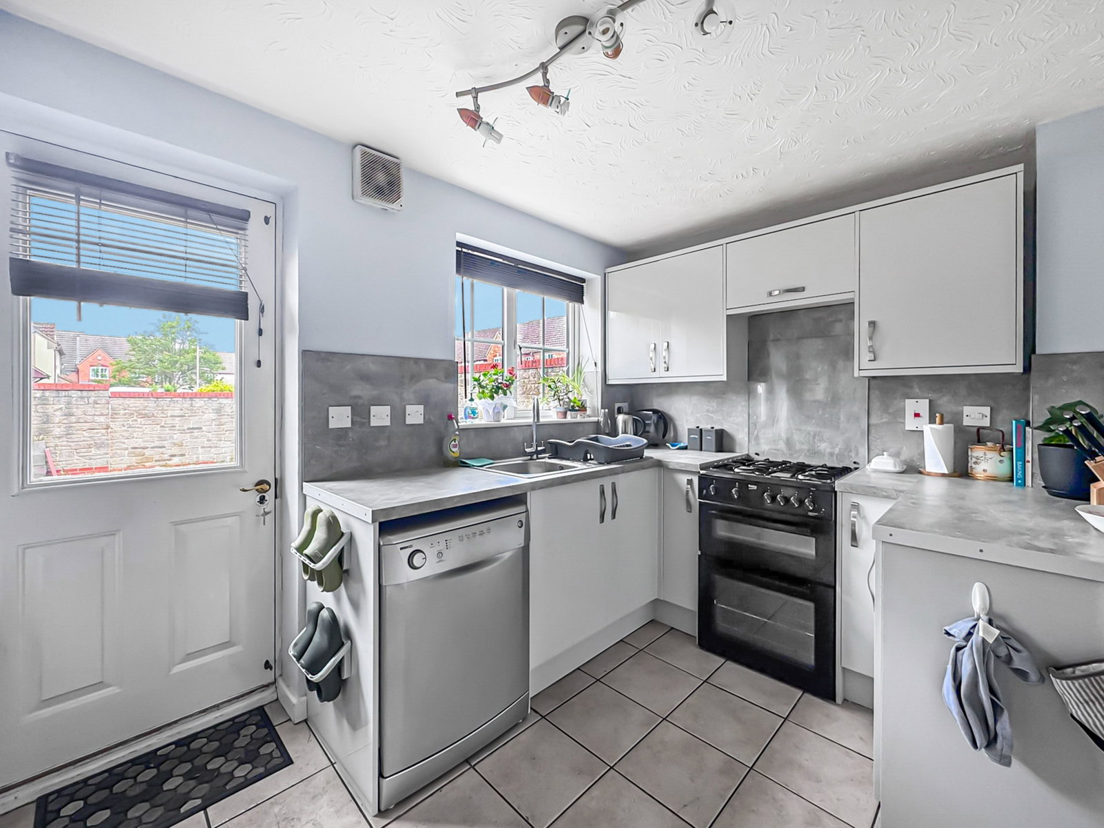 Semi Detached House in Gloucester