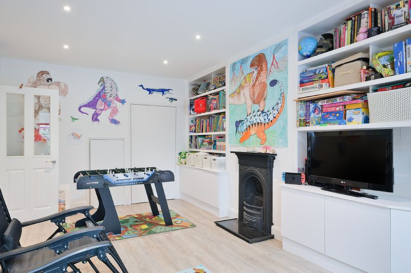 Semi Detached House in Stoneleigh