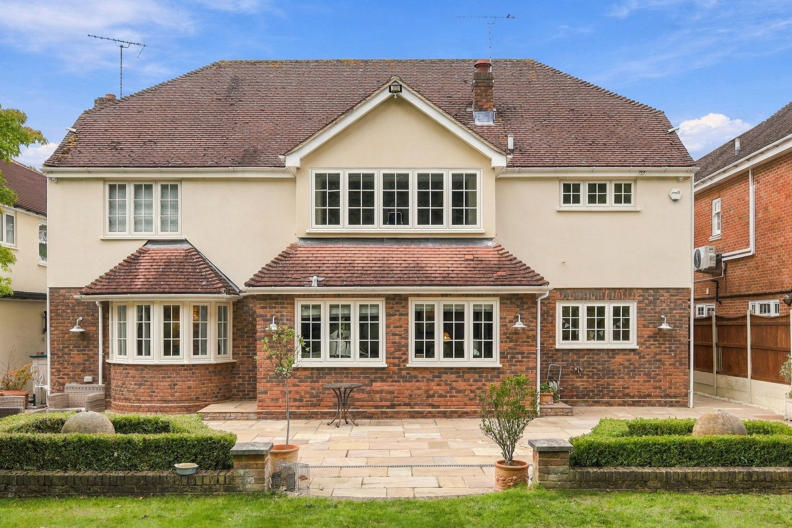 Detached House for sale in Billericay, Norsey Road, Billericay, CM11, 3353 m²