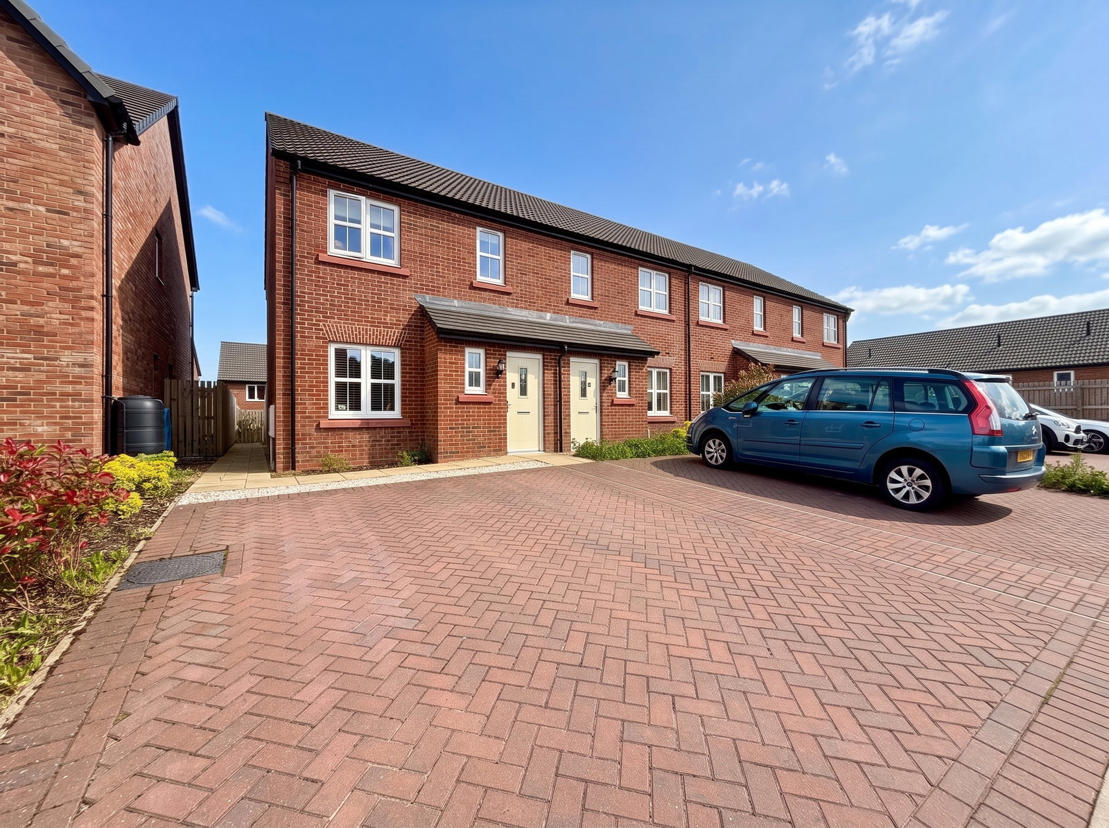 Semi Detached House in Brampton