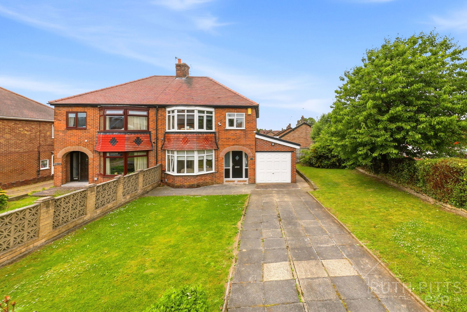 Semi Detached House in Pontefract