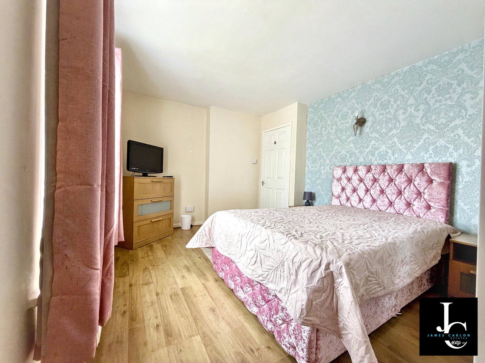 Flat in Newport