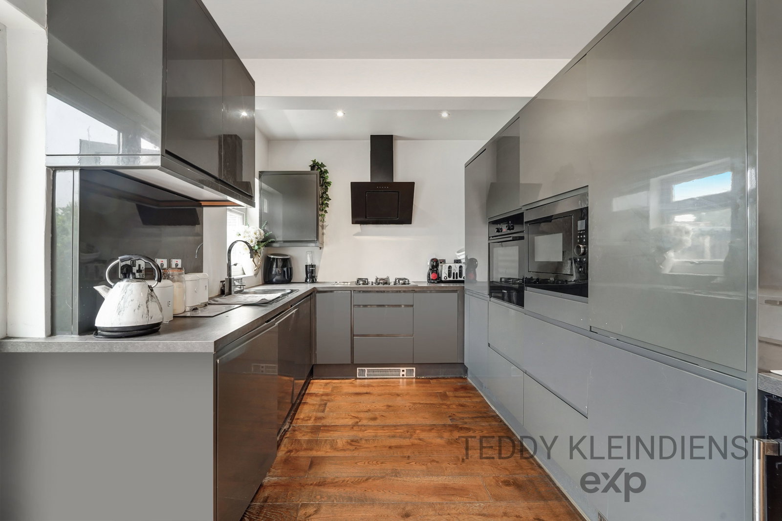 Detached House in Worcester Park