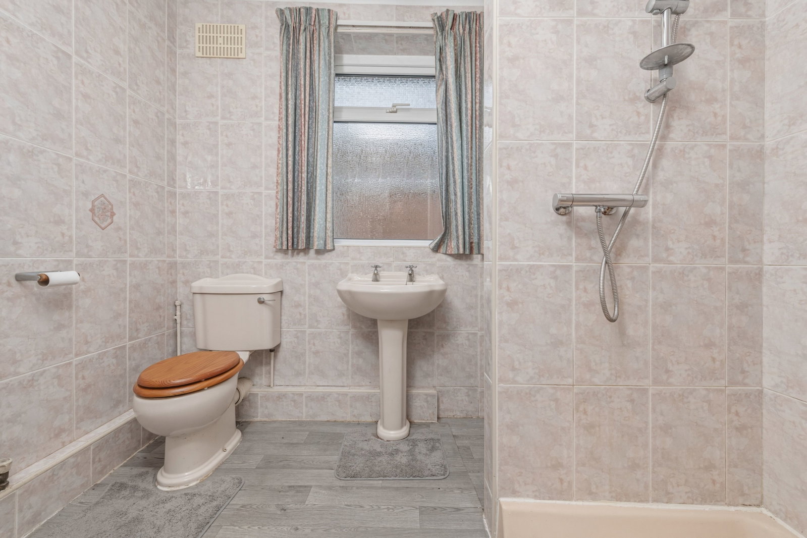 Semi Detached Bungalow in Leeds
