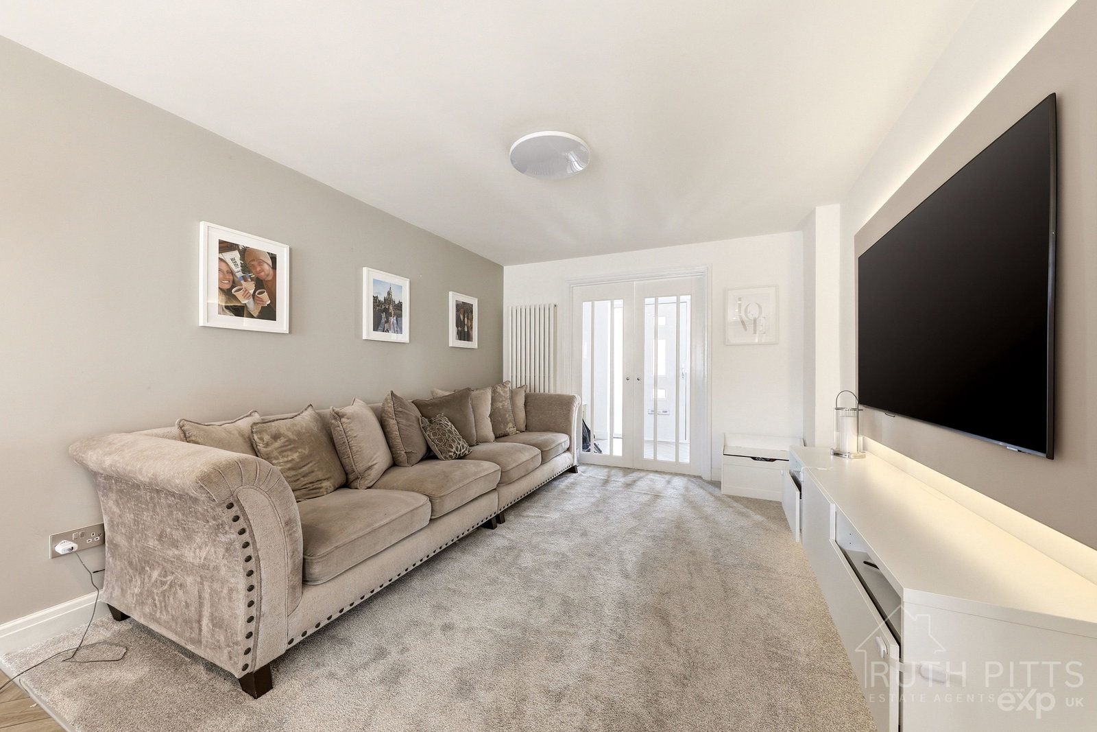 Detached House in Wakefield