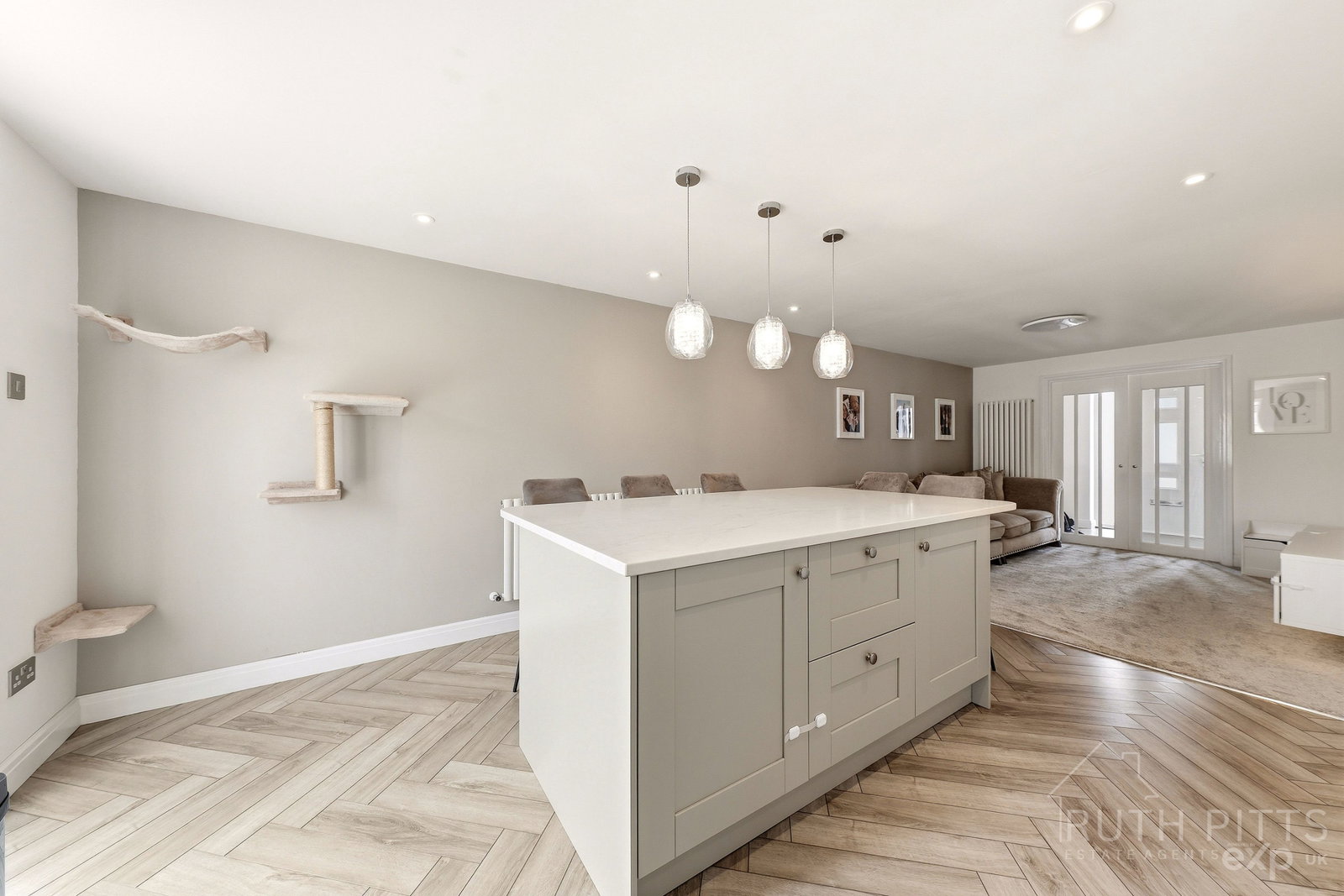 Detached House for sale in Wakefield, Rufford Close, Ryhill, WF4