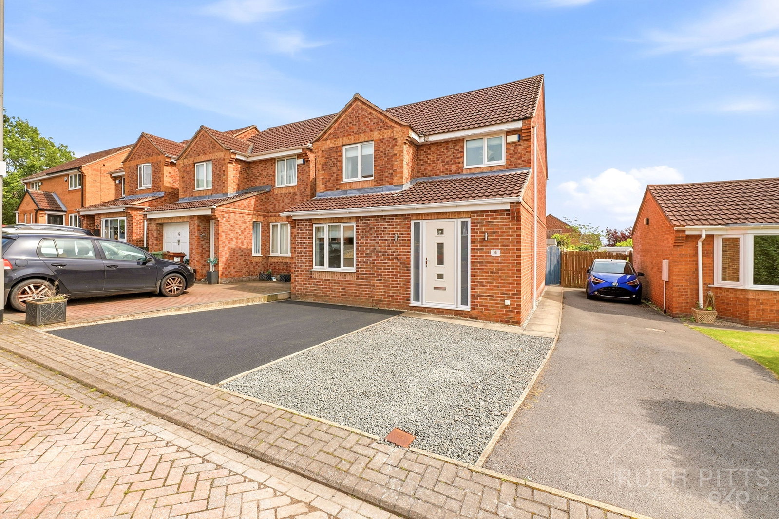 Detached House in Wakefield