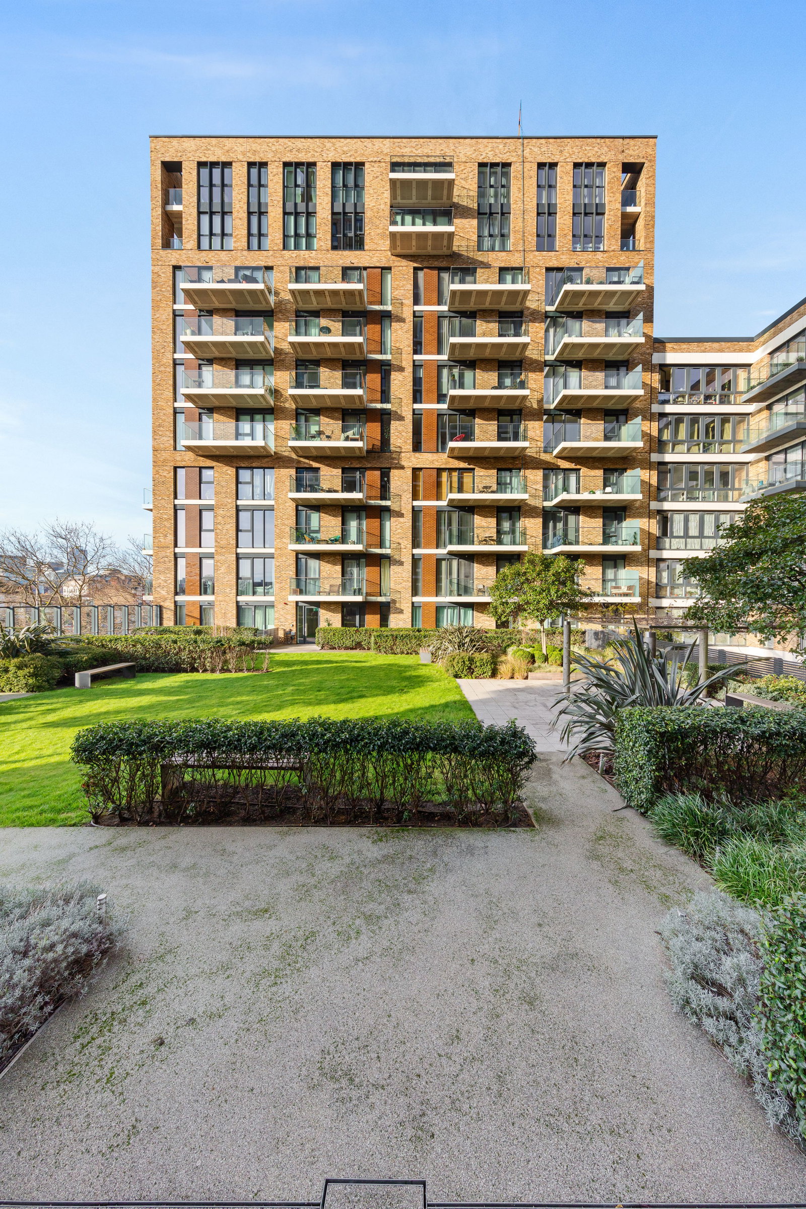 Apartment for sale in London, Drummond House, 11 Victory Parade, Woolwich SE18 6FW, 711 m²
