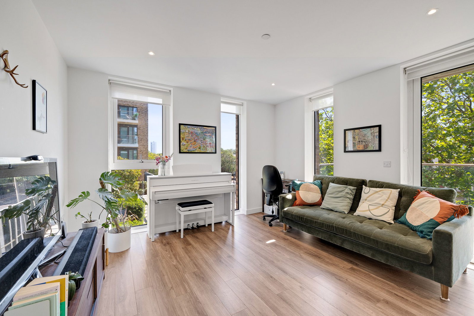 Apartment for sale in London, Drummond House, 11 Victory Parade, Woolwich SE18 6FW, 711 m²